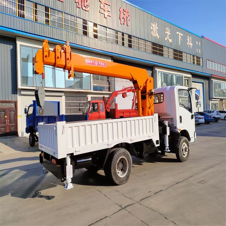 巧家县三轮随车吊定制 农用改装机自备吊中瑞长期出售